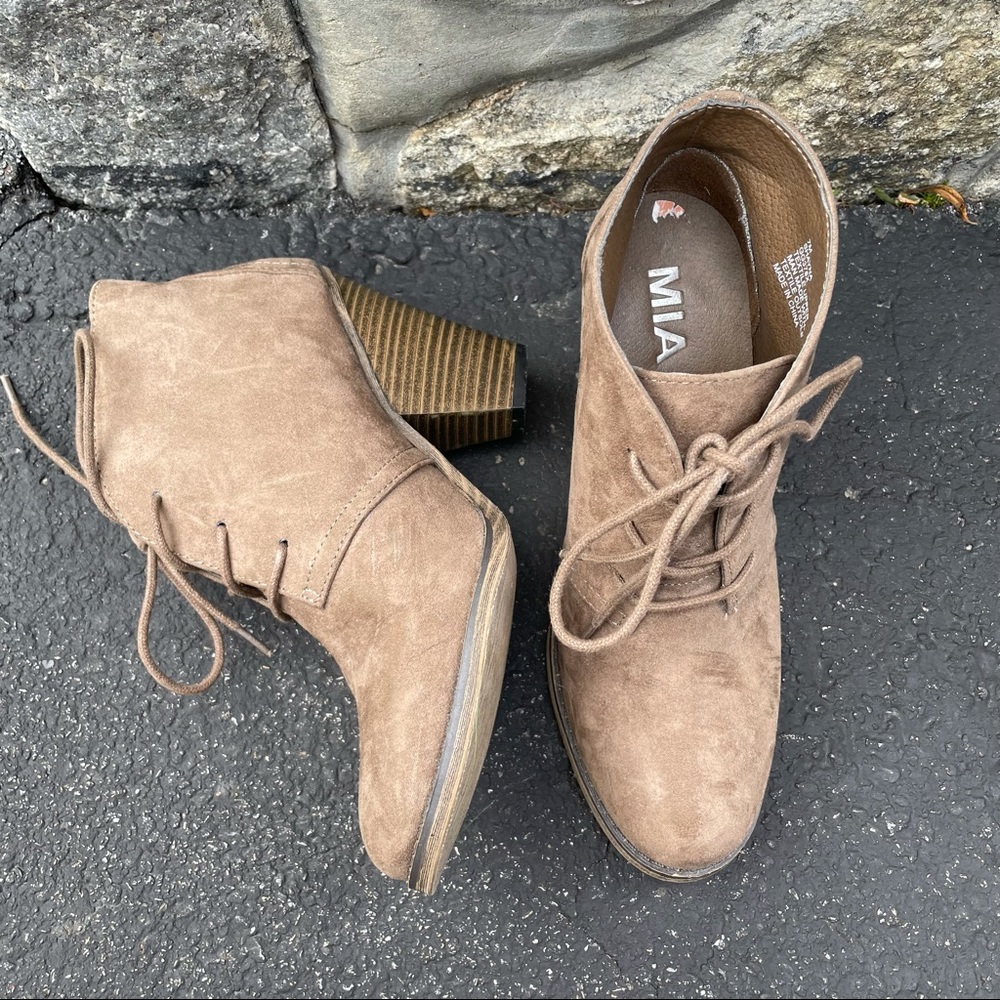 MIA • brown shayna heeled ankle booties